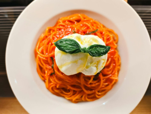 Spaghetti Pomodoro Burrata