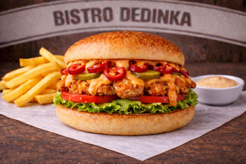 COMBO: CHIPOTTLE CHICK burger + hranolky + omáčka