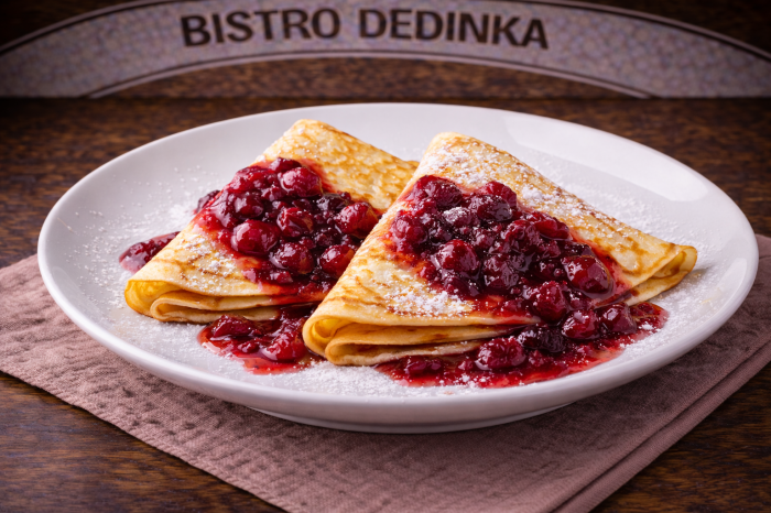 Palacinky s brusnicovou omáčkou