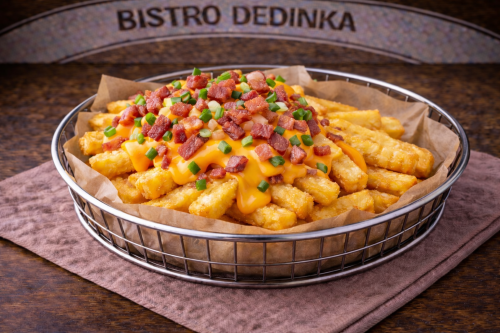 Chrumkavé hranolky s cheddarom a slaninkou