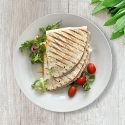 Zapečený šunkovo-syrový wrap