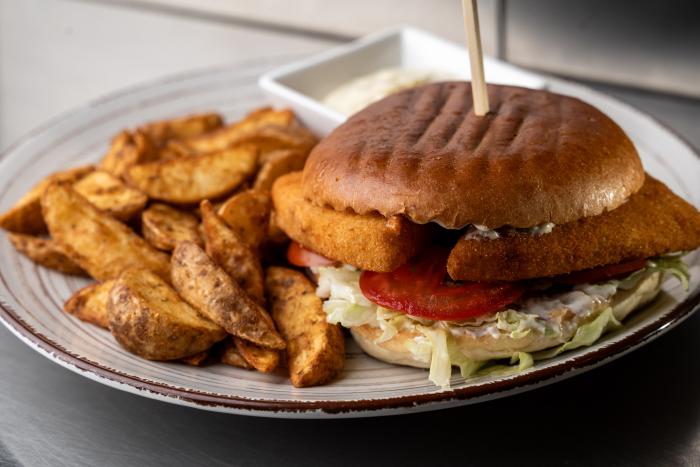 CHEESE BURGER 220g s DIP hranolkami 150g a Tatárskou omáčkou MENU