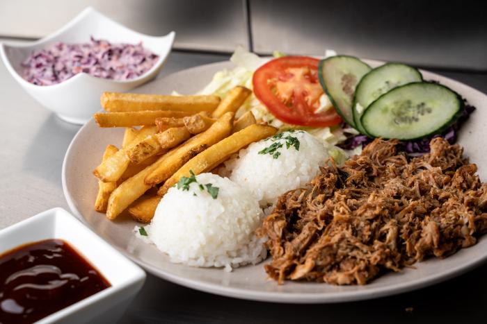 TRHANÉ BRAVČOVÉ MÄSO (PULLED PORK) 150 g - vyskladaj si podľa chuti