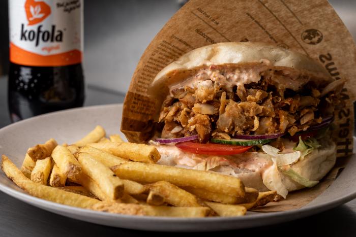 KEBAB v PITE MENU, hranolky CRISP 150g, Kofola 500ml