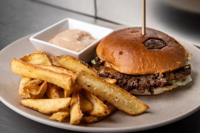 SIMPLE SMASH BRIOCHE s DIP hranolkami 150g a BRGR omáčkou MENU